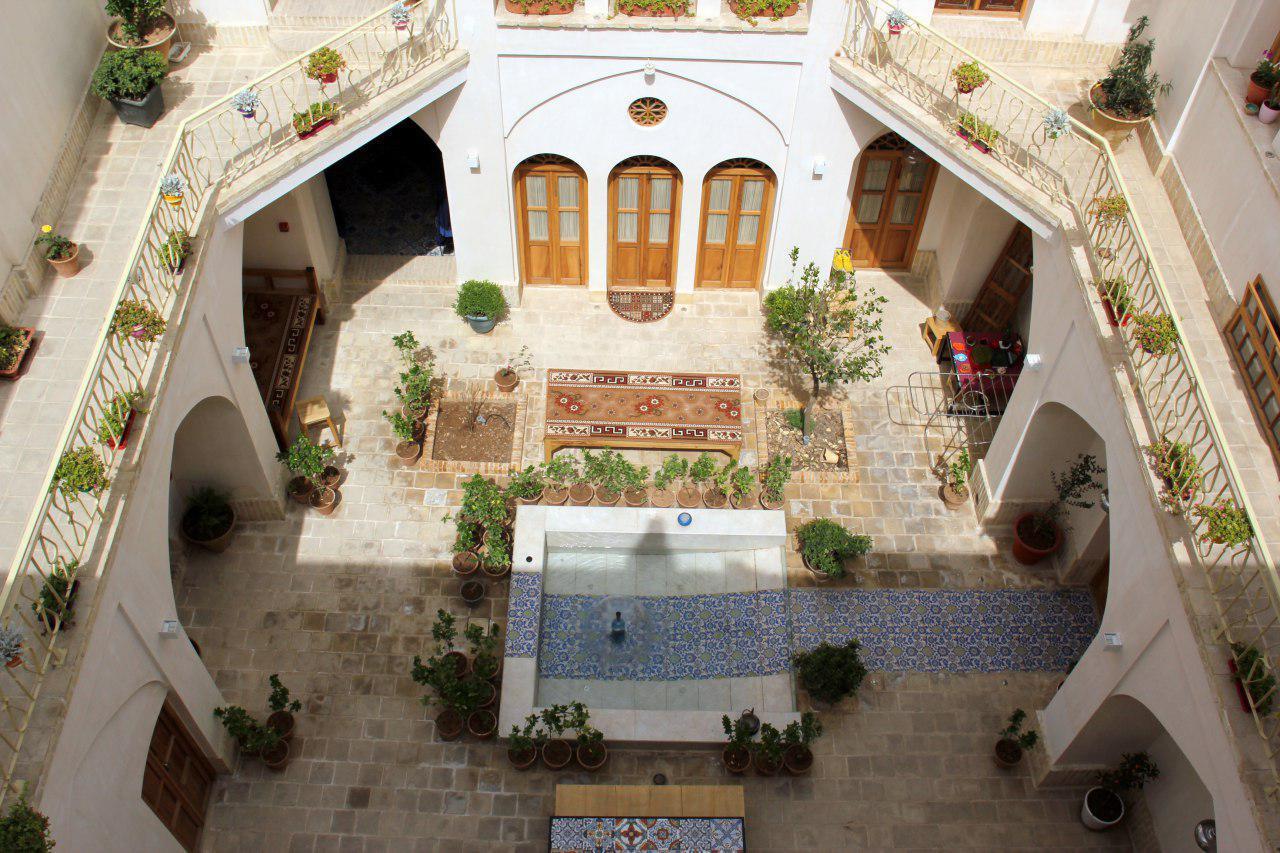 اتاق تخت و کرسی