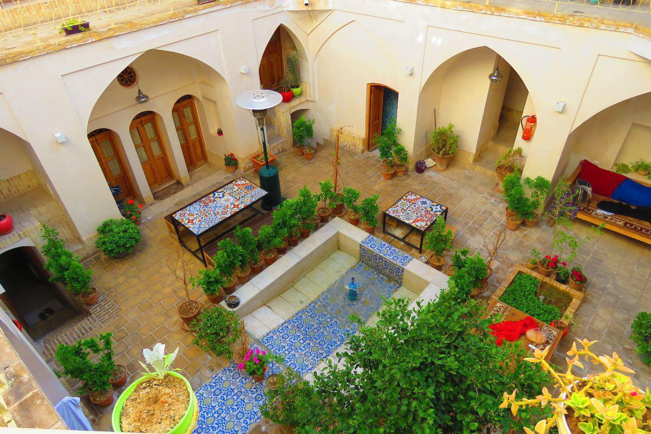 اتاق تخت و کرسی