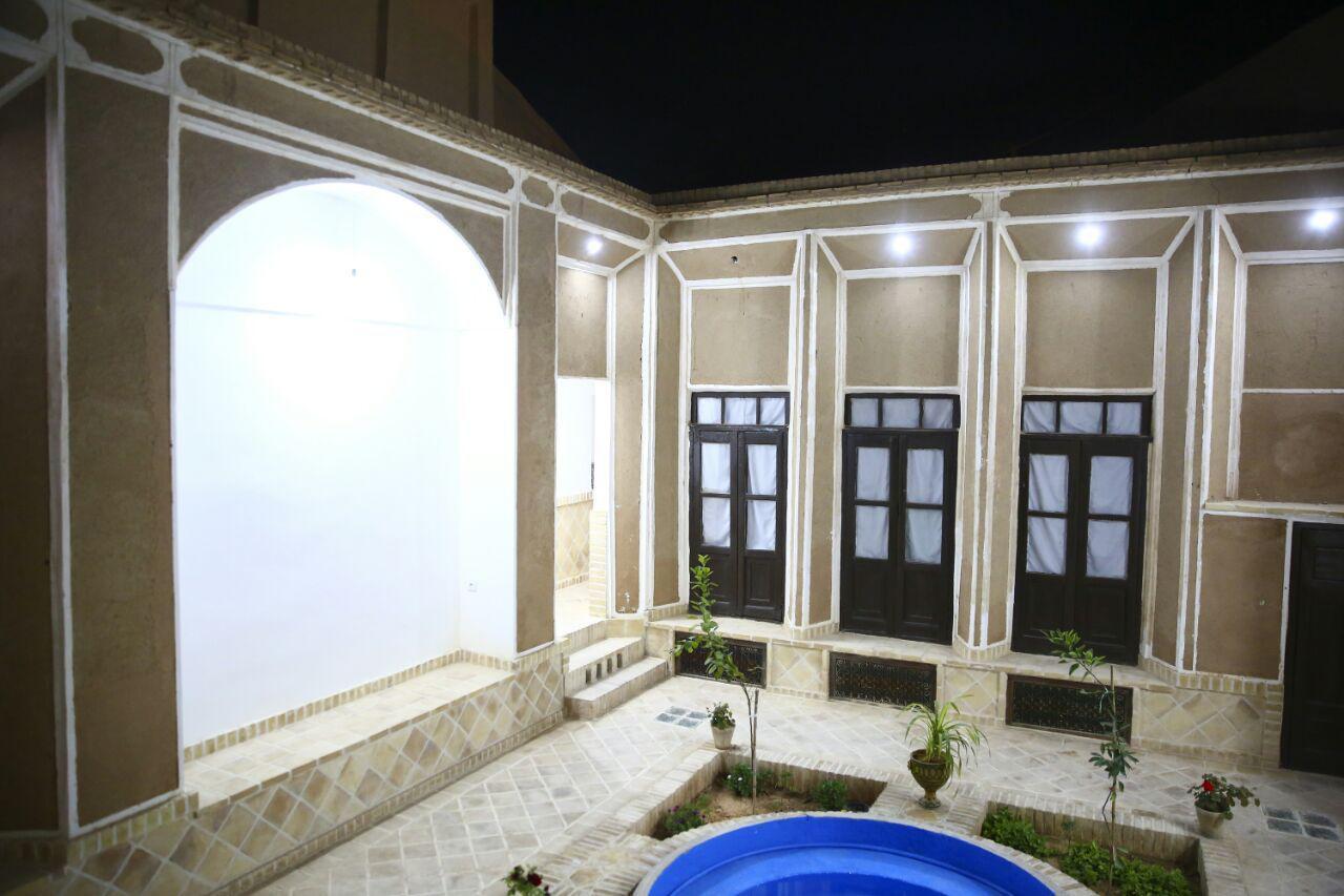 بوم گردی شاخه نبات یزد