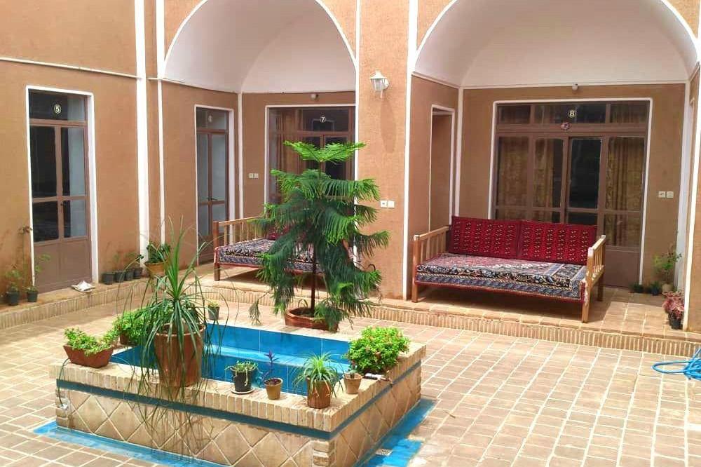 بوم گردی در ورزنه