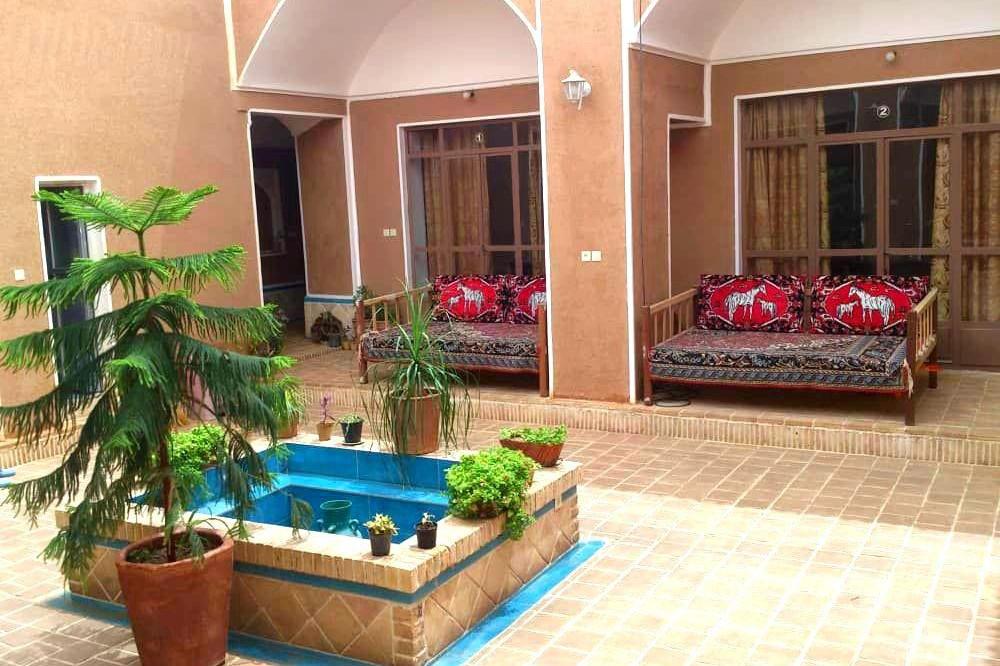 بوم گردی ورزنه