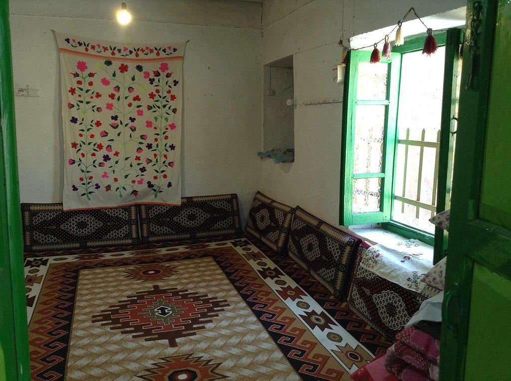 اقامتگاه بوم گردی باغدشت ریوش