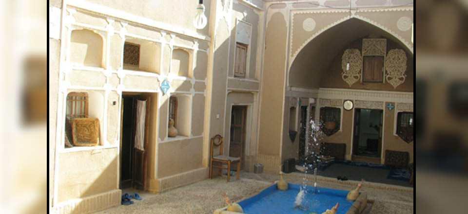 بوم گردی سالار در ابرکوه