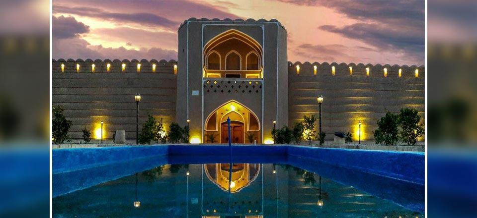هتل سنتی قلعه وزیر میبد