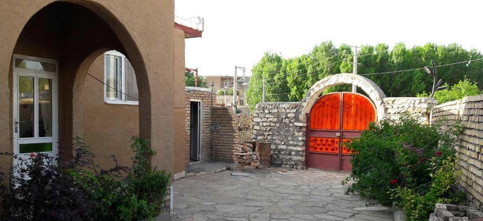 اقامتگاه بوم گردی شیز در تکاب
