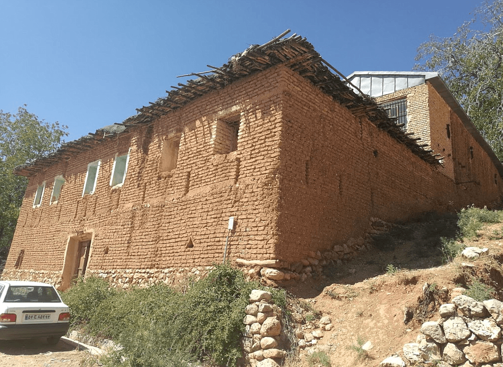 بوم گردی خانه صلاحی در سپیدان