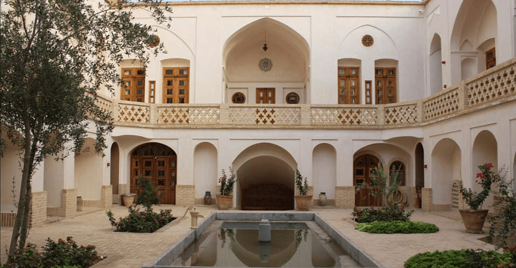 اقامتگاه سنتی سپنج در کاشان