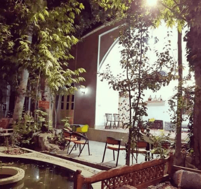 اقامتگاه عمارت صدر در مهریز
