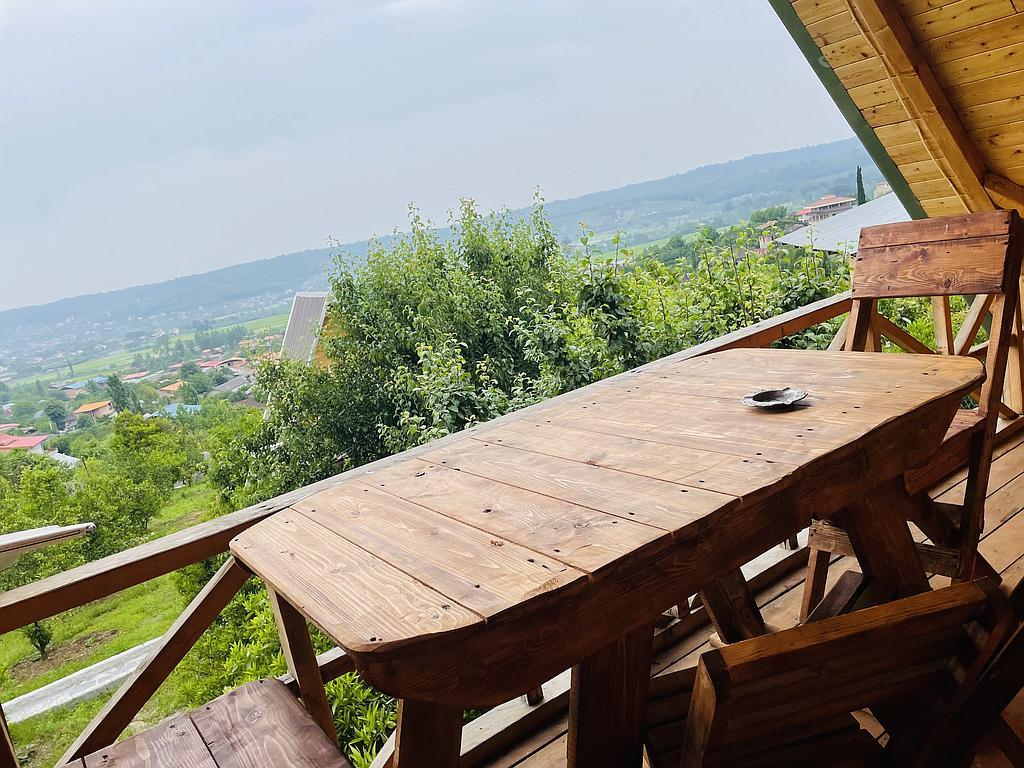 کلبه تمام چوبی سرای فردوس