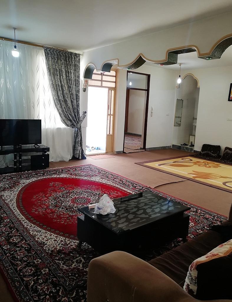 آپارتمان حیاط دار شیک و مجهز 