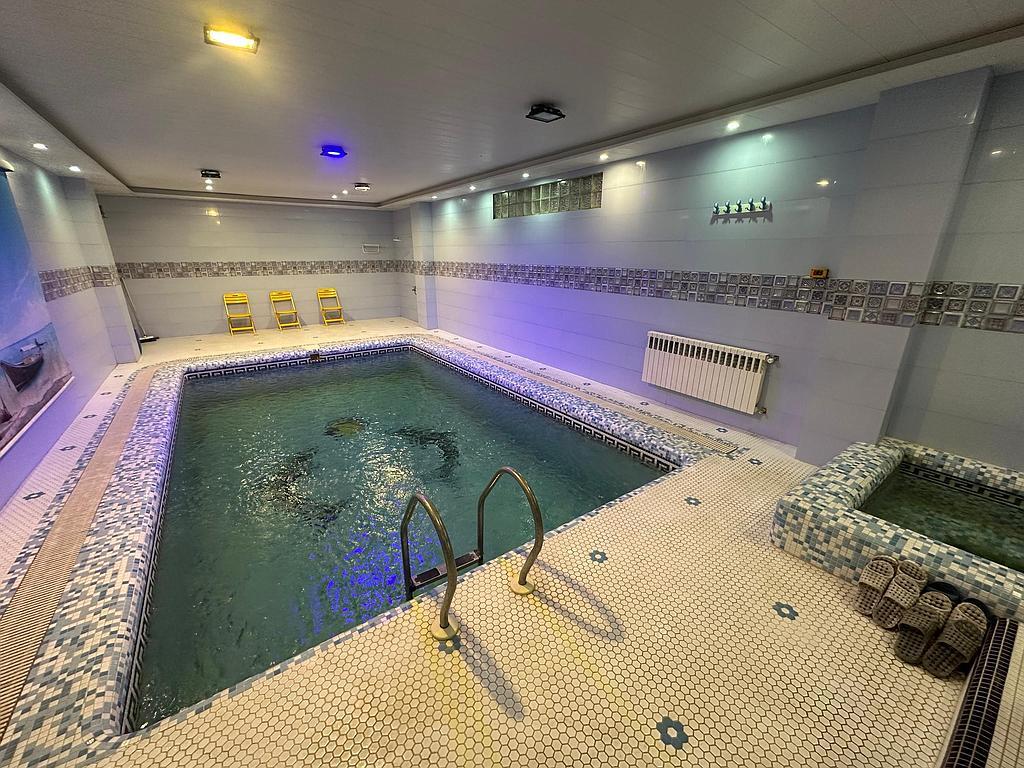 ویلا استخردار فانوس خانوادگی