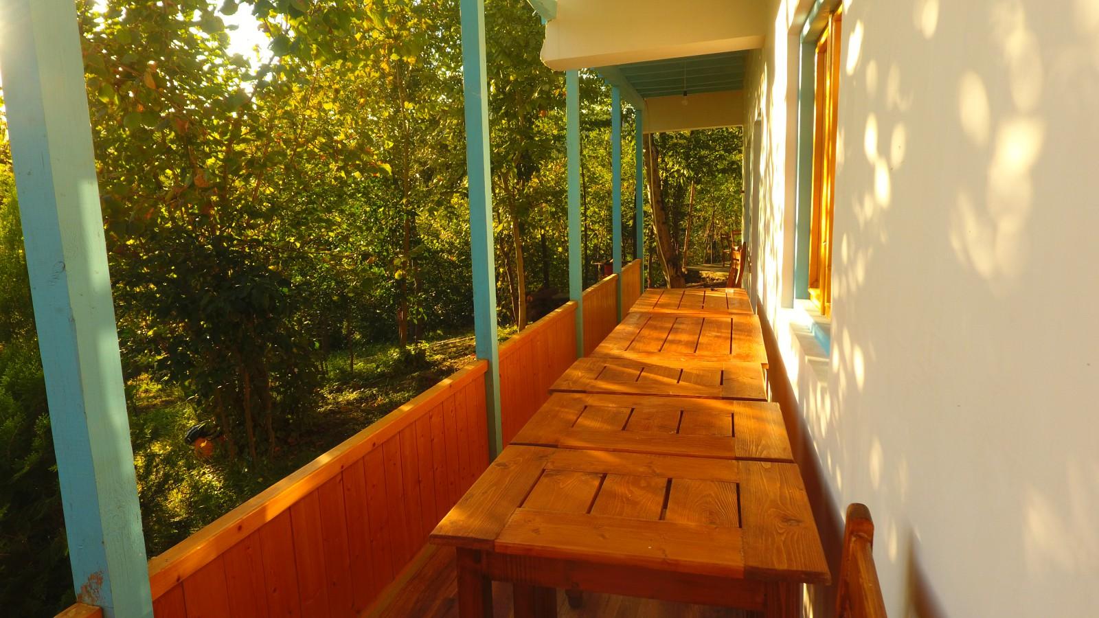 اقامتگاه بومگردی در فومن جنگلی در کنار رودخانه