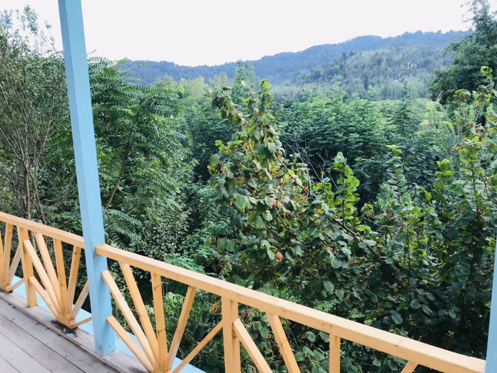 اقامتگاه بومگردی در فومن جنگلی در کنار رودخانه