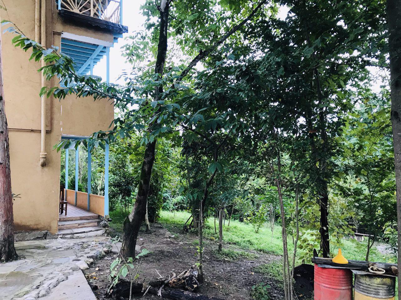 اقامتگاه بومگردی در فومن جنگلی در کنار رودخانه