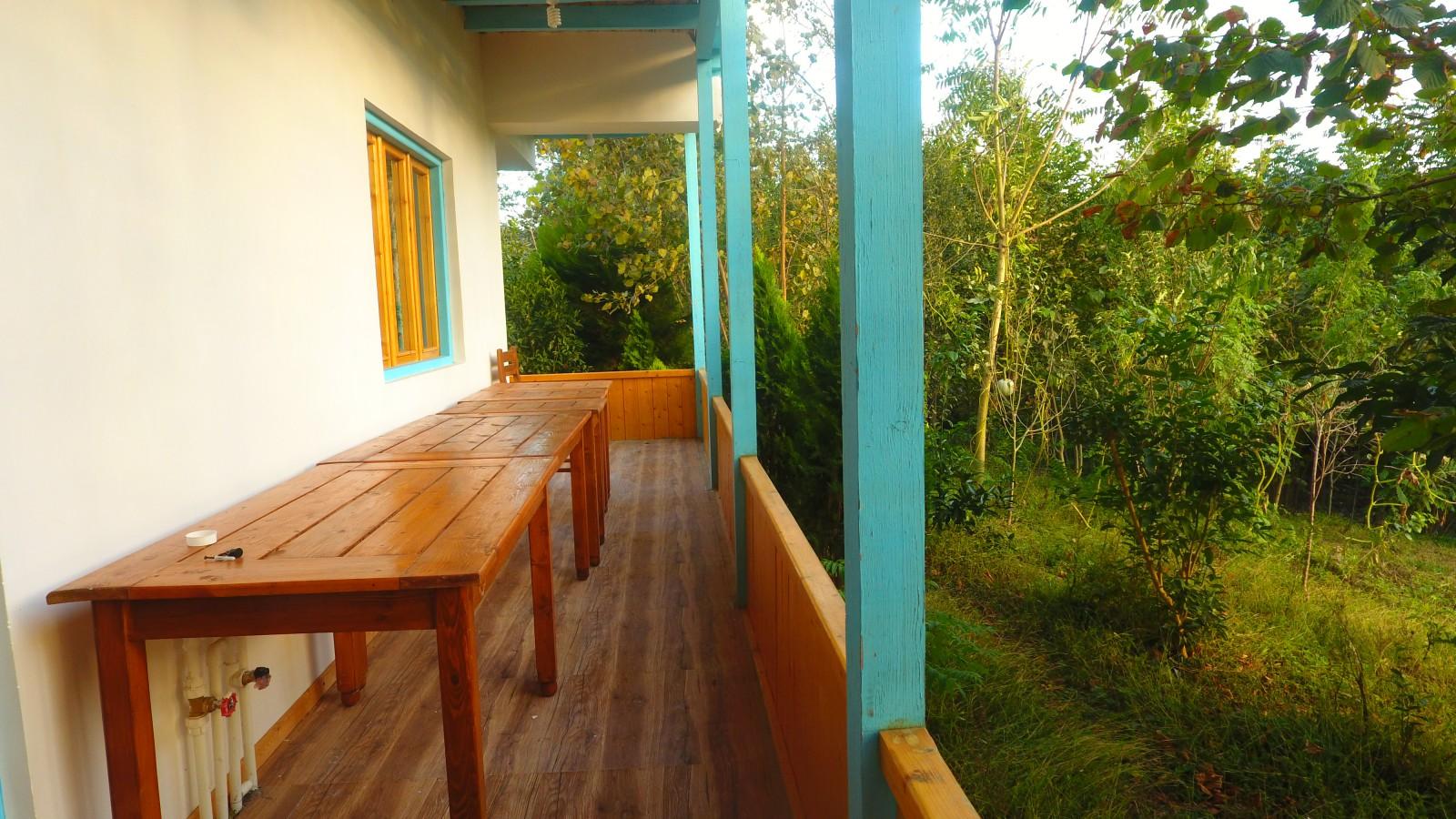 اقامتگاه بومگردی در فومن جنگلی در کنار رودخانه