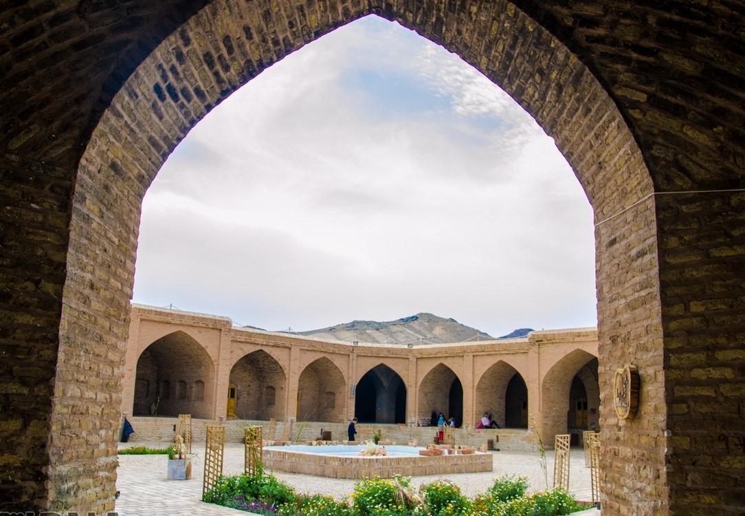 اجاره اقامتگاه بوم گردی در طبس مسینا