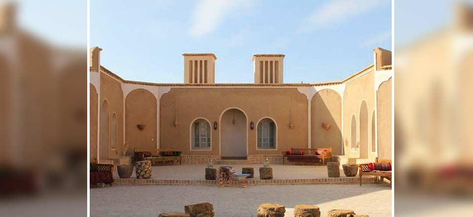 اقامتگاه بوم گردی نمکزار سه قلعه در سرایان