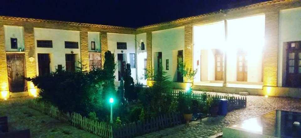 اقامتگاه بوم گردی آزاده در شهرکرد