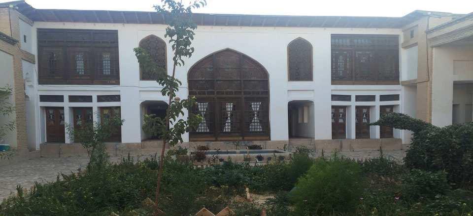 اقامتگاه بوم گردی آزاده در شهرکرد