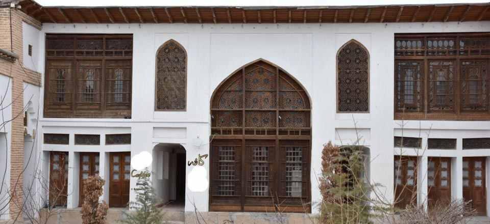 اقامتگاه بوم گردی آزاده در شهرکرد