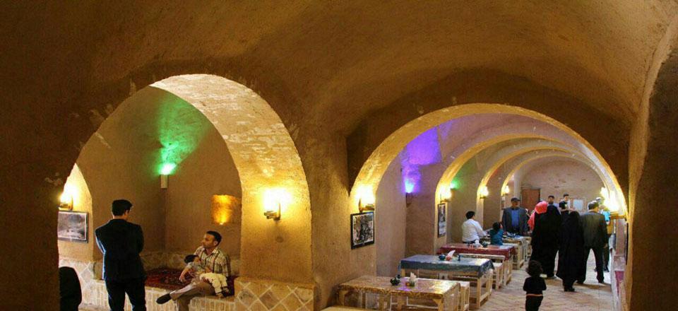 اقامتگاه بوم گردی نخل و نرگس در طبس