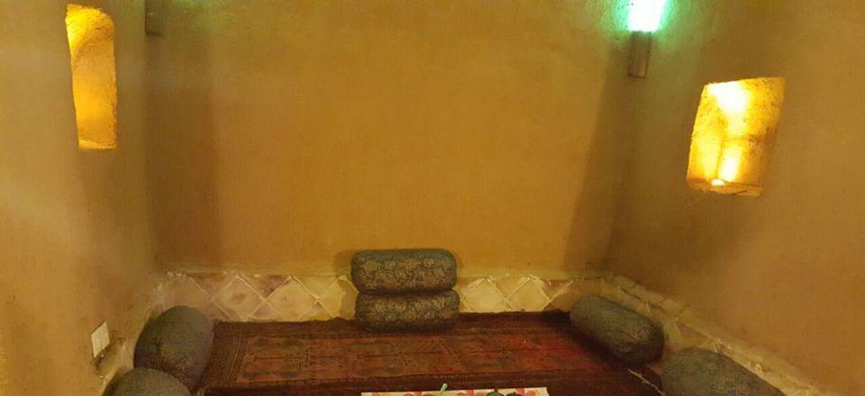 اقامتگاه بوم گردی نخل و نرگس در طبس