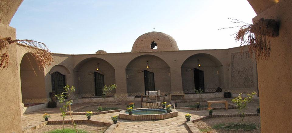 اقامتگاه بوم گردی نخل و نرگس در طبس