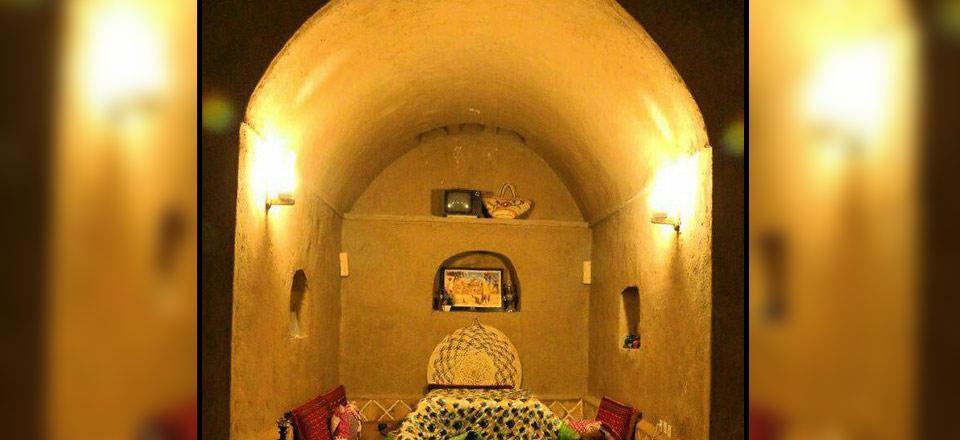 اقامتگاه بوم گردی نخل و نرگس در طبس