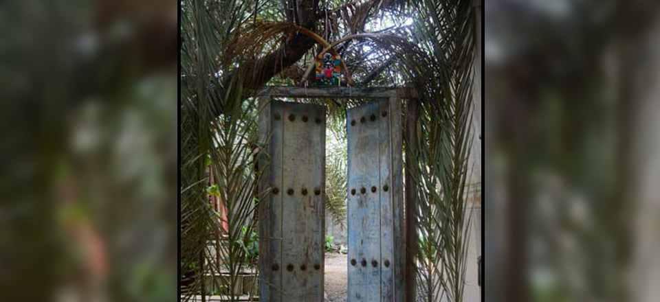 اقامتگاه باغ آیینهای زینت در قشم