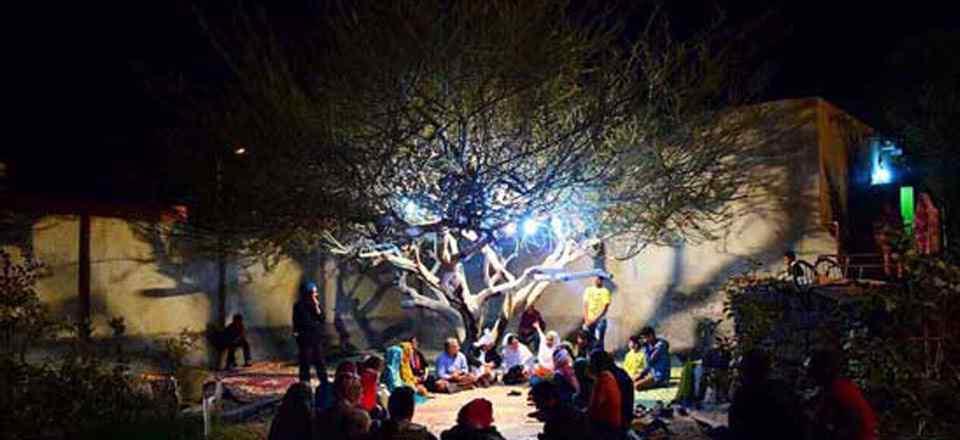 اقامتگاه باغ آیینهای زینت در قشم