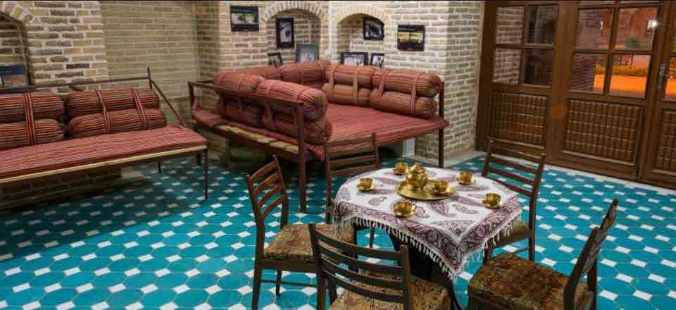 هتل کاروانسرای لاله بیستون در کرمانشاه