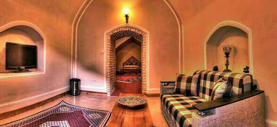 هتل کاروانسرای لاله بیستون در کرمانشاه