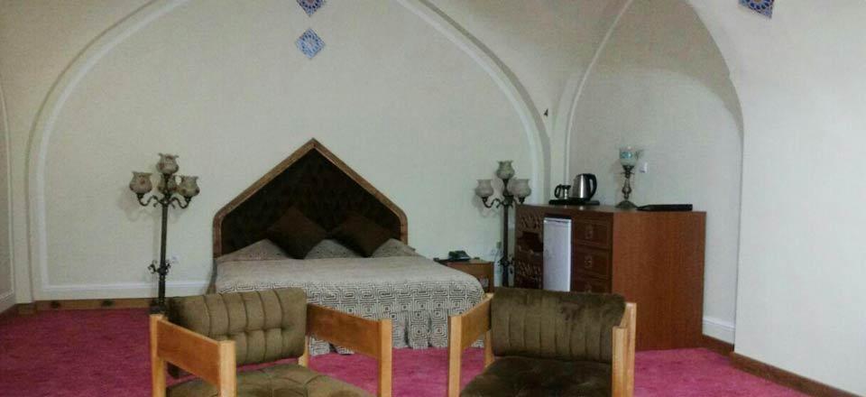 هتل کاروانسرای لاله بیستون در کرمانشاه