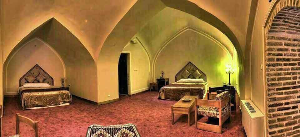هتل کاروانسرای لاله بیستون در کرمانشاه