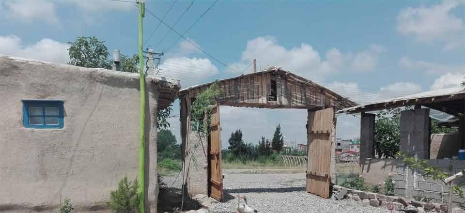 اقامتگاه بومگردی کلبه گلی در دلند