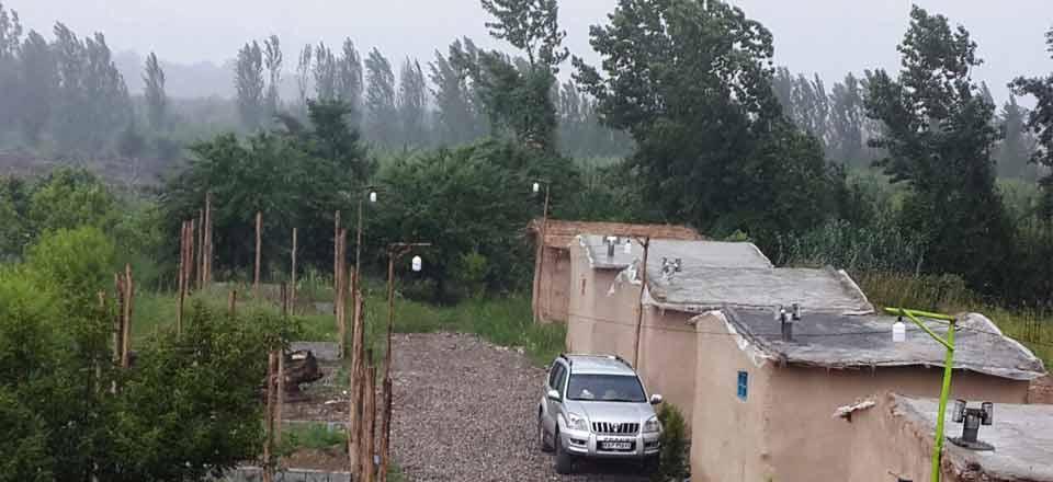 اقامتگاه بومگردی کلبه گلی در دلند