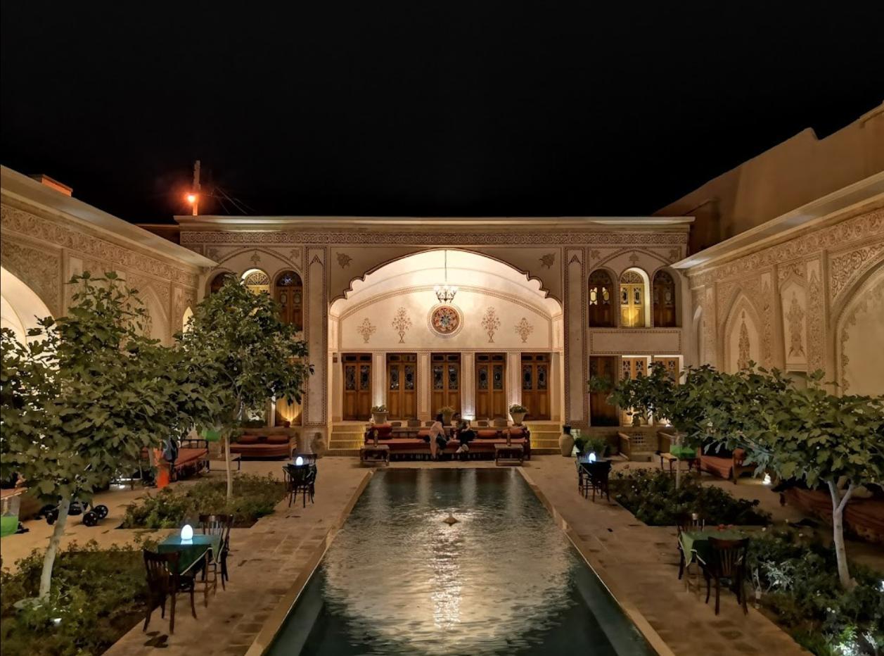 اجاره اقامتگاه سنتی مهینستان راهب در کاشان