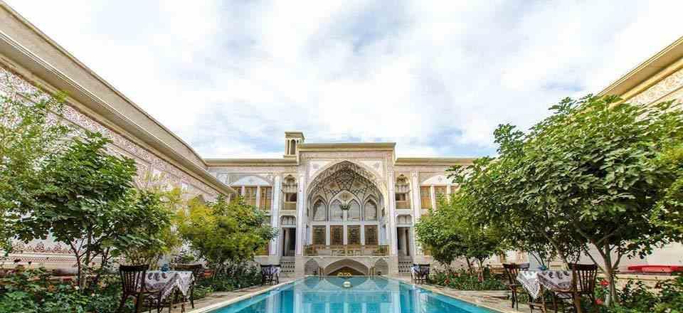 اجاره اقامتگاه سنتی مهینستان راهب در کاشان