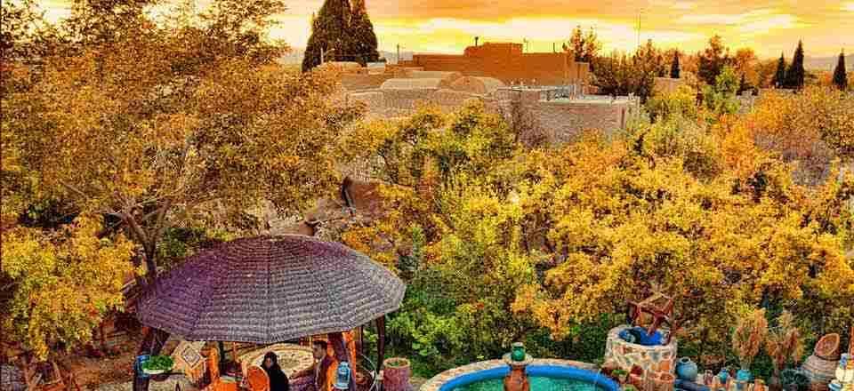 اقامتگاه بوم گردی سرو کهن در ابرکوه