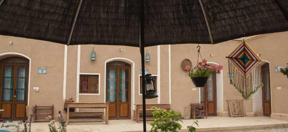 اقامتگاه بوم گردی سرو کهن در ابرکوه