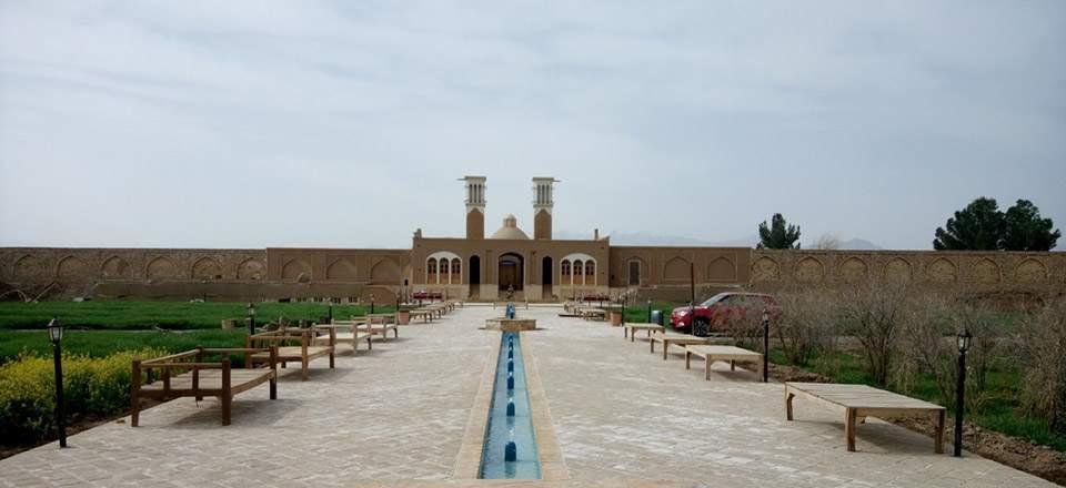 اجاره اقامتگاه بوم گردی خانه باغ شاکر در آران وبیدگل