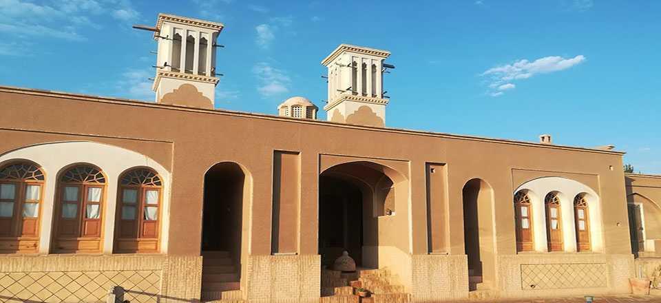 اجاره اقامتگاه بوم گردی خانه باغ شاکر در آران وبیدگل