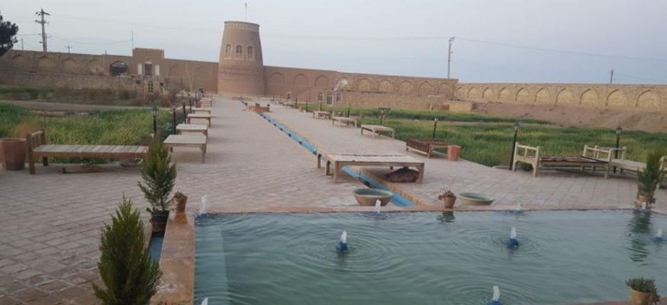 اجاره اقامتگاه بوم گردی خانه باغ شاکر در آران وبیدگل