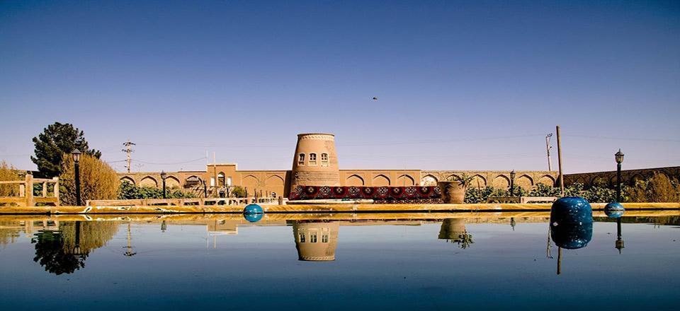 اجاره اقامتگاه بوم گردی خانه باغ شاکر در آران وبیدگل