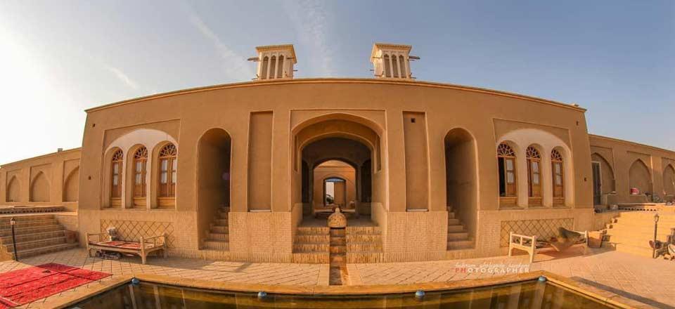 اجاره اقامتگاه بوم گردی خانه باغ شاکر در آران وبیدگل