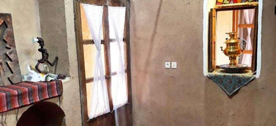 اقامتگاه بوم گردی لب خندق در میبد