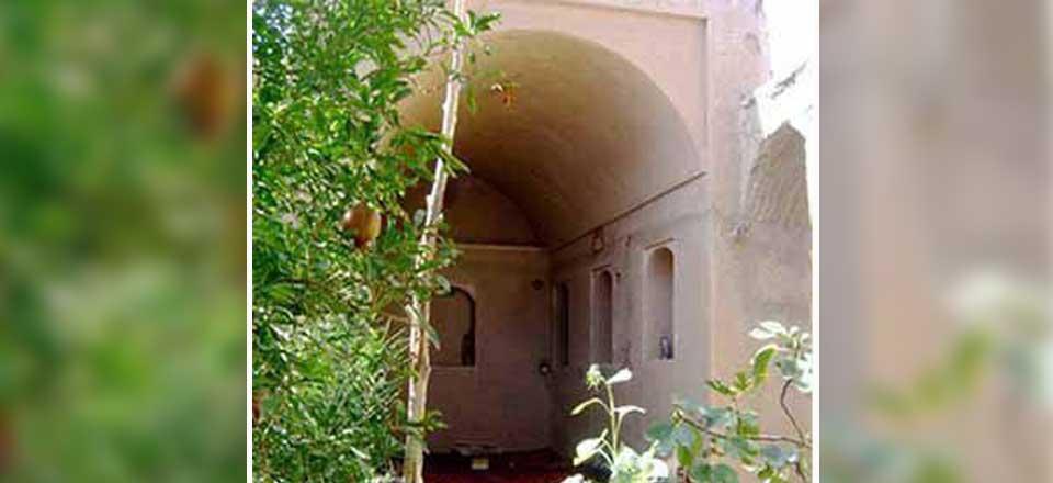 اقامتگاه بوم گردی آیرونی در خور و بیابانک