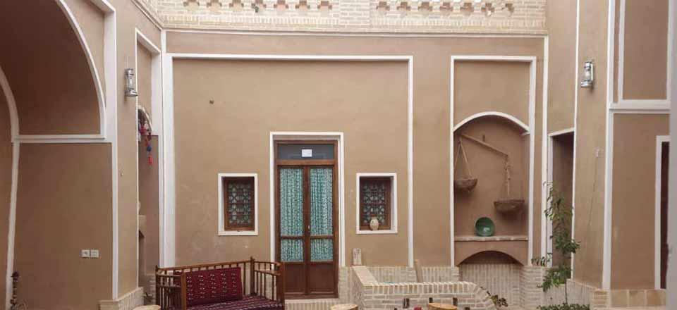 اقامتگاه بوم گردی خشت و ماه در اردکان