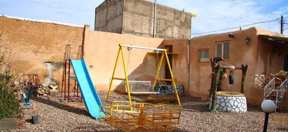 اقامتگاه بوم گردی نگین در زرندیه