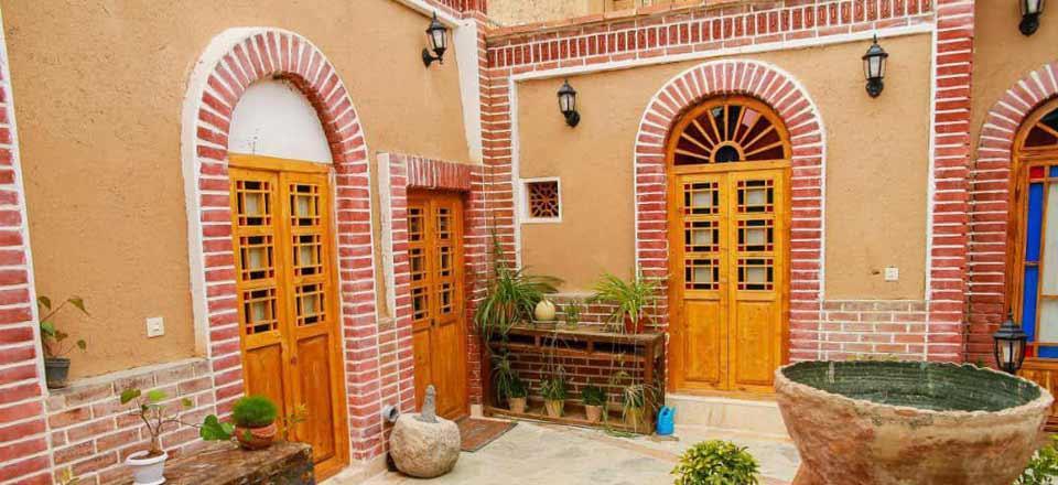 اجاره اقامتگاه بوم گردی سرای شمس در نراق